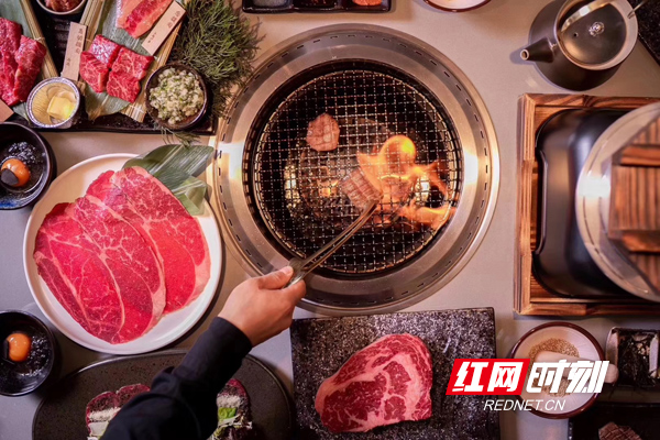 打造更具品质的日式烧肉料理 “炭围”长沙南城开新店pg电子平台(图3)