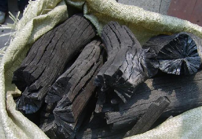 pg电子平台非洲一国家禁止木炭生产引民众不满“我们不会停止！”(图1)
