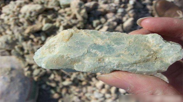 pg电子平台在我国新疆地区意外发现一种“灰石头”稀缺程度堪比“稀土”(图2)