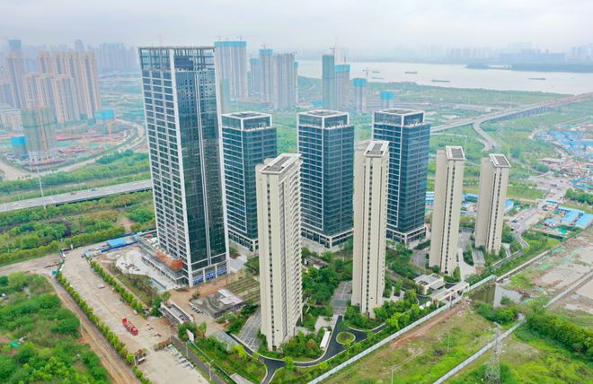 武汉pg电子平台楼市的两次交房品质实力圈粉这家央企(图2)