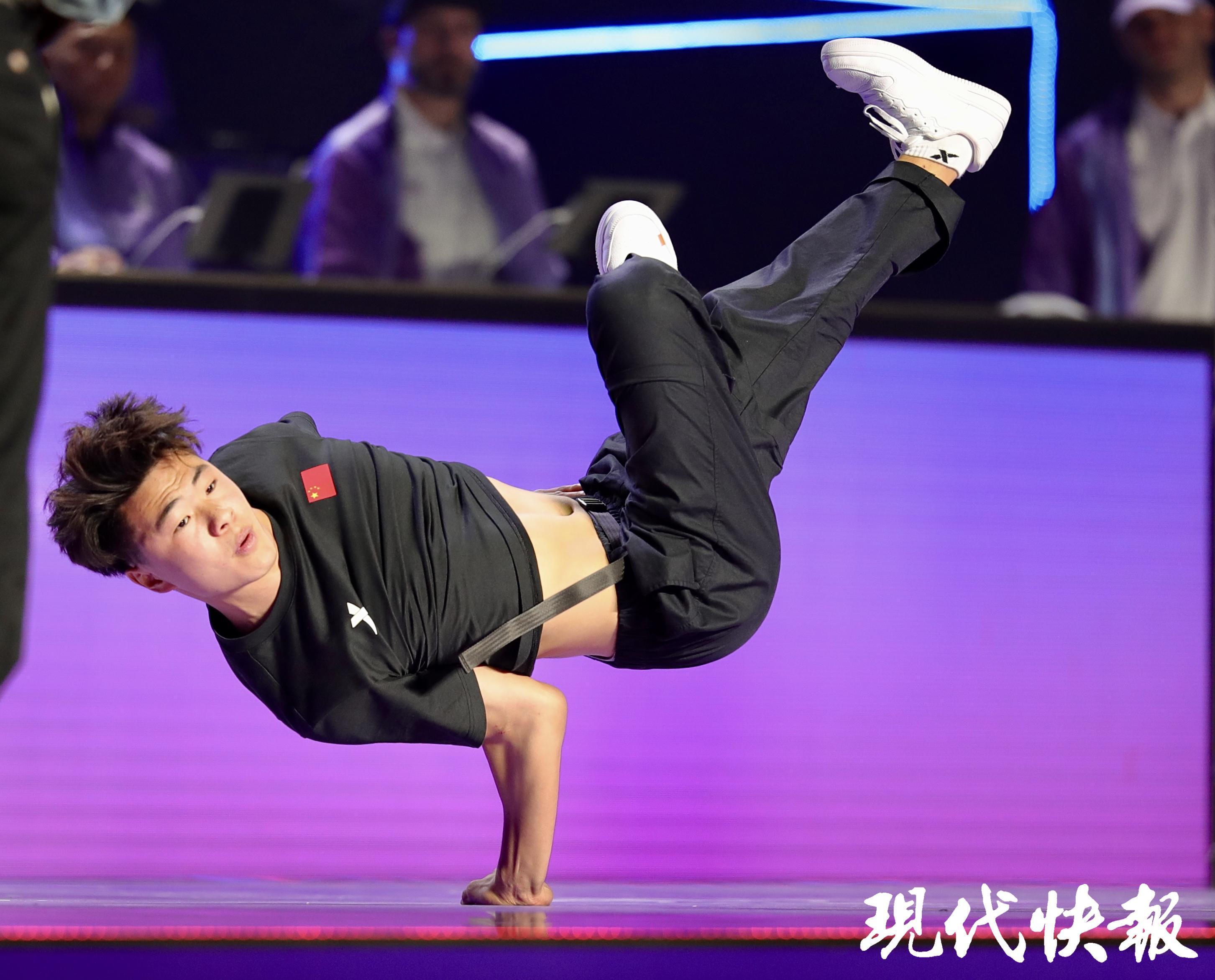 PG电子下载文脉华章｜奥运刮起“潮玩”风体育文化的年轻态表达(图5)