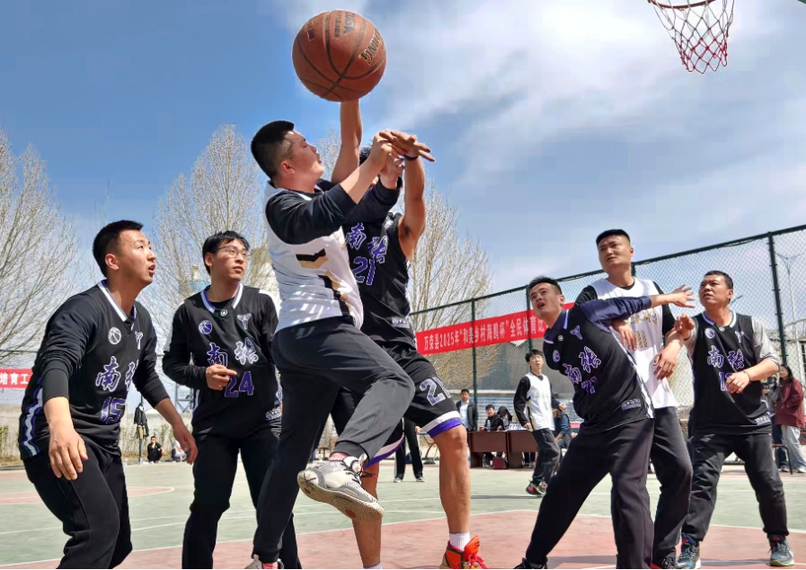 PG电子网址万荣县南张乡举办2025年农民体育大赛 为和美乡村添彩(图1)